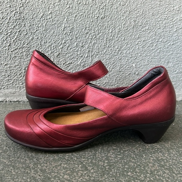 NAOT Mary Jane Comfort Shoes Shiny Red One Small Flaw Read Description Sz 37 - Picture 5 of 9